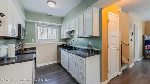 Entry Way - 1032 S Eugenia Dr, Mason, MI 48854 photo 2 of 4