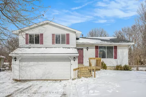 6102 Nancy St, Lansing, MI 48911