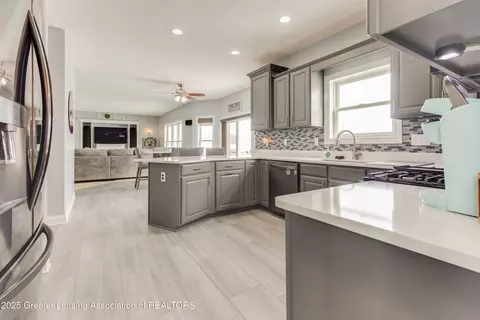 Kitchen - 11775 S Francis Rd, Dewitt, MI 48820 photo 1 of 3