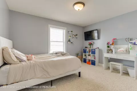 Bedroom - 11775 S Francis Rd, Dewitt, MI 48820 photo 3 of 7