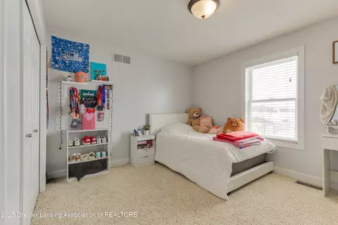 Bedroom - 11775 S Francis Rd, Dewitt, MI 48820 photo 4 of 7