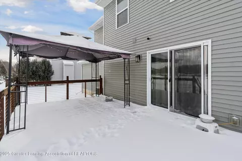 Exterior - 3070 Moccasin Dr, Dewitt, MI 48820 photo 5 of 11