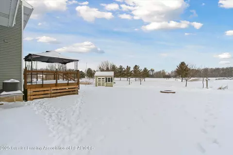 Exterior - 3070 Moccasin Dr, Dewitt, MI 48820 photo 2 of 11