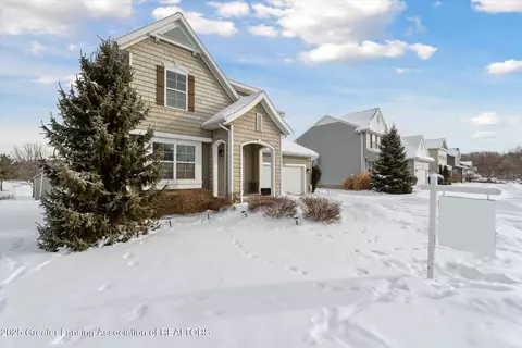 Exterior - 3070 Moccasin Dr, Dewitt, MI 48820 photo 10 of 11