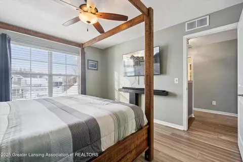 Bedroom - 3070 Moccasin Dr, Dewitt, MI 48820 photo 3 of 7