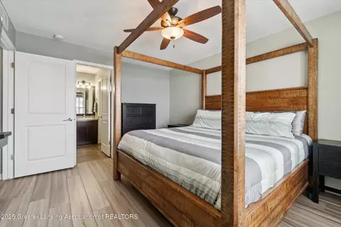 Bedroom - 3070 Moccasin Dr, Dewitt, MI 48820 photo 2 of 7