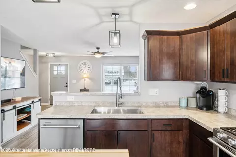 Kitchen - 3070 Moccasin Dr, Dewitt, MI 48820 photo 3 of 4
