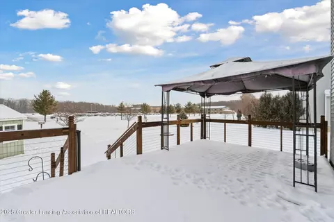 Exterior - 3070 Moccasin Dr, Dewitt, MI 48820 photo 6 of 11