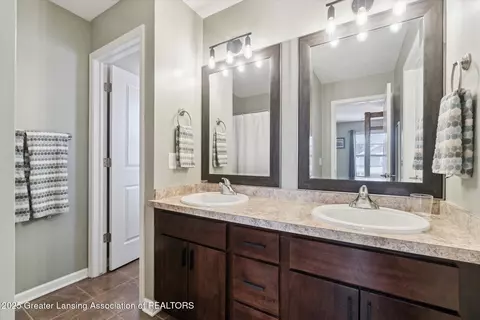 Entry Way - 3070 Moccasin Dr, Dewitt, MI 48820 photo 5 of 8