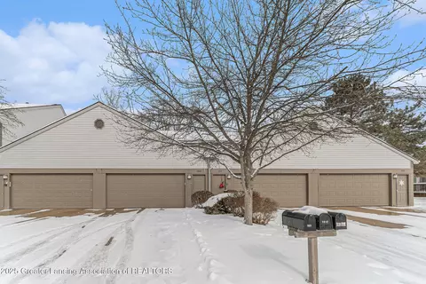 1915 Lourdes Ct, Lansing, MI 48910