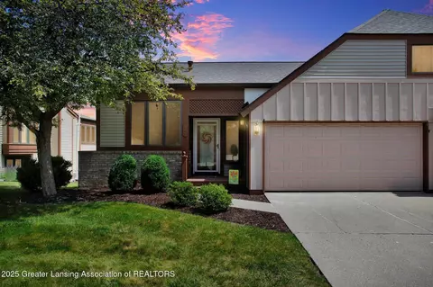 1206 Woodmeadow Dr, Lansing, MI 48917