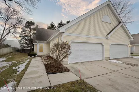 2415 Aurelius Rd #17, Holt, MI 48842