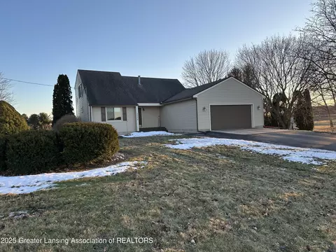 2273 W Kinley Rd, Saint Johns, MI 48879
