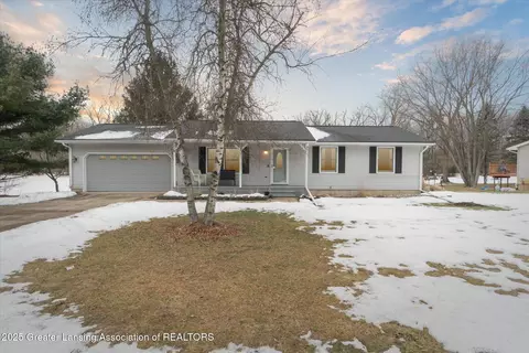 13090 Heather Ln, Perry, MI 48872
