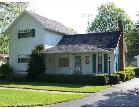 130 N Ewen, Maple Rapids, MI 48853 photo 1
