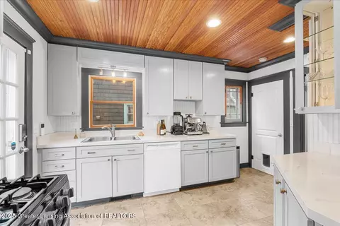 1016 Smith Ave, Lansing, MI 48910 photo 13