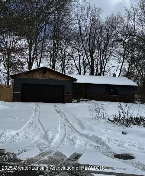 700 Hickory Ln, Williamston, MI 48895