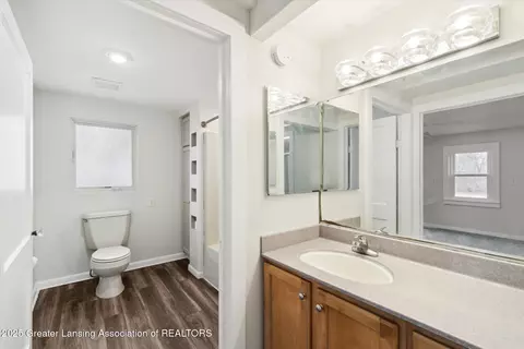 Entry Way - 1801 N Sutton Rd, Jackson, MI 49202 photo 5 of 6