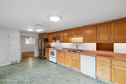 Kitchen - 1801 N Sutton Rd, Jackson, MI 49202 photo 1 of 3