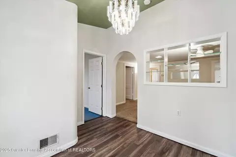 Entry Way - 1801 N Sutton Rd, Jackson, MI 49202 photo 3 of 6