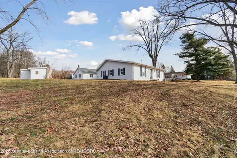 Exterior - 1801 N Sutton Rd, Jackson, MI 49202 photo 2 of 4