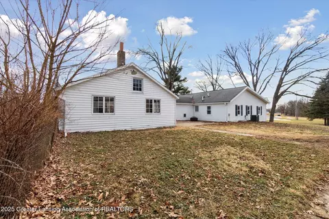 Exterior - 1801 N Sutton Rd, Jackson, MI 49202 photo 3 of 4