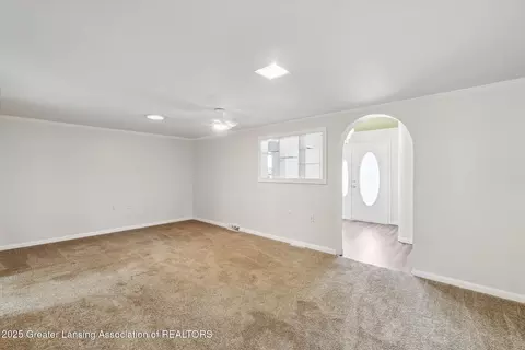 Living - 1801 N Sutton Rd, Jackson, MI 49202 photo 1 of 3