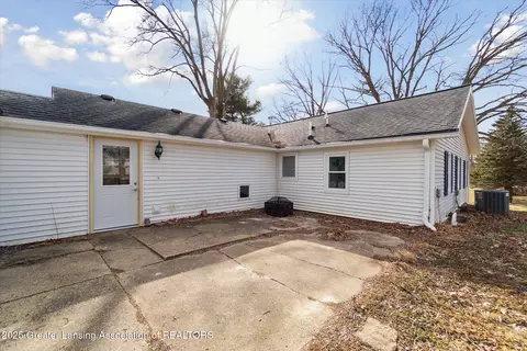 Exterior - 1801 N Sutton Rd, Jackson, MI 49202 photo 1 of 4