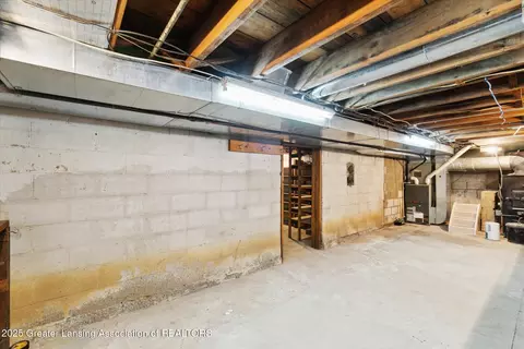 Entry Way - 1801 N Sutton Rd, Jackson, MI 49202 photo 6 of 6