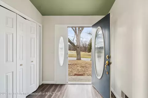 Entry Way - 1801 N Sutton Rd, Jackson, MI 49202 photo 1 of 6