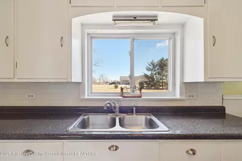 Kitchen - 2614 E Walker Rd, Saint Johns, MI 48879 photo 3 of 3