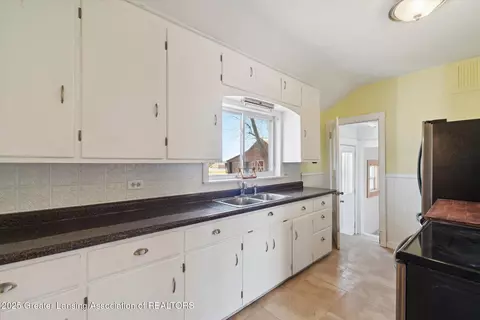 Kitchen - 2614 E Walker Rd, Saint Johns, MI 48879 photo 1 of 3