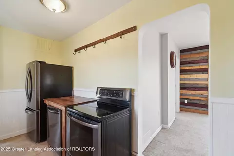 Entry Way - 2614 E Walker Rd, Saint Johns, MI 48879 photo 1 of 2