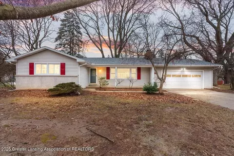 3604 W Hiawatha Dr, Okemos, MI 48864