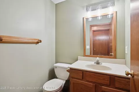 Bath - 745 Tanbark Dr, Dimondale, MI 48821 photo 1 of 4