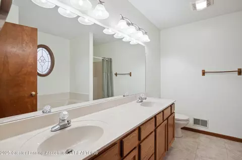 Bath - 745 Tanbark Dr, Dimondale, MI 48821 photo 3 of 4