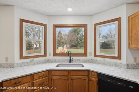 Kitchen - 745 Tanbark Dr, Dimondale, MI 48821 photo 2 of 2