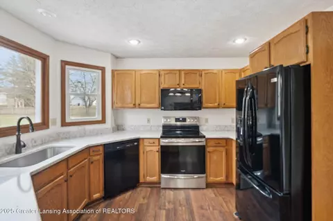 Kitchen - 745 Tanbark Dr, Dimondale, MI 48821 photo 1 of 2