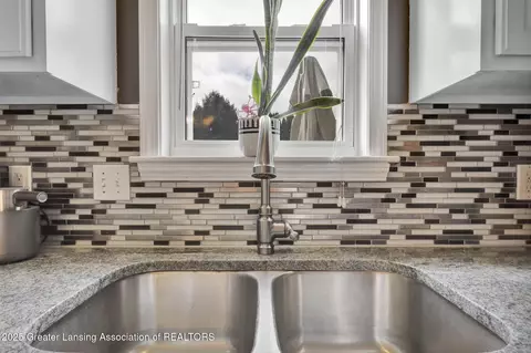 Kitchen - 11700 Rachel Ln, Dewitt, MI 48820 photo 4 of 4