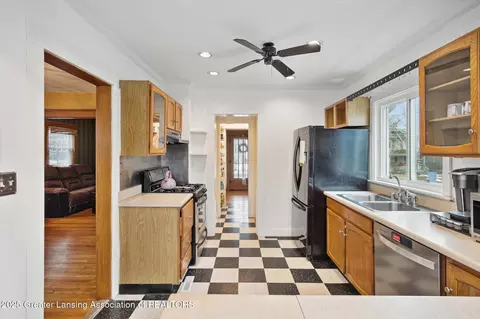 Kitchen - 2005 Forest Ave, Lansing, MI 48910 photo 2 of 5