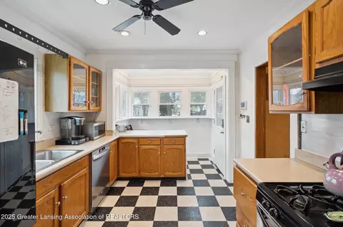 Kitchen - 2005 Forest Ave, Lansing, MI 48910 photo 5 of 5