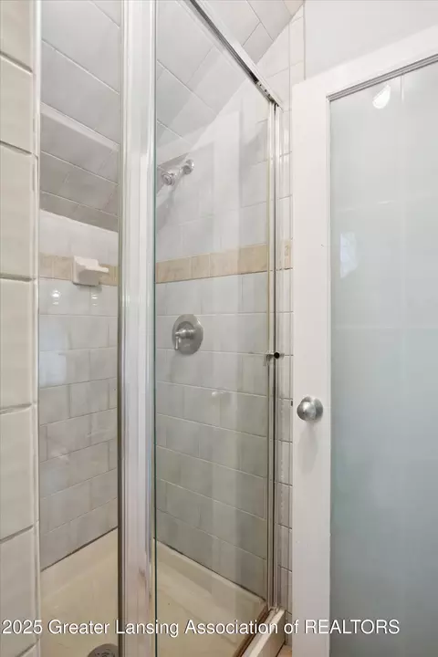 Bath - 2005 Forest Ave, Lansing, MI 48910 photo 5 of 5