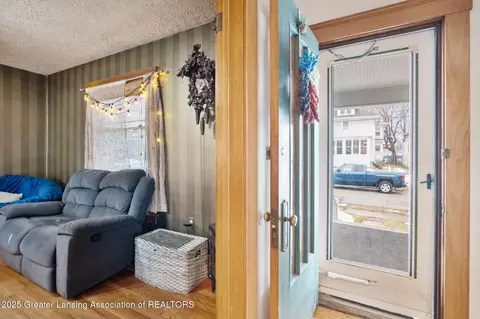 Entry Way - 2005 Forest Ave, Lansing, MI 48910 photo 1 of 5