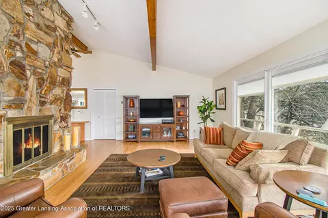 921 Riverview Dr, Alma, MI 48801 photo 9