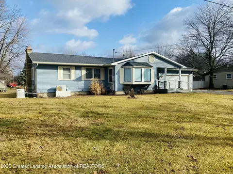 725 Nietling St, Chesaning, MI 48616