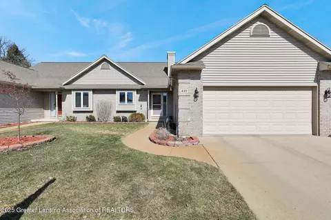 420 White Pine Blvd #49, Lansing, MI 48917