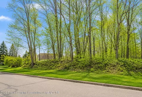 6285 Heathfield Dr, East Lansing, MI 48823
