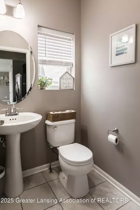 Bath - 860 Meadows Dr, Jackson, MI 49203 photo 1 of 3
