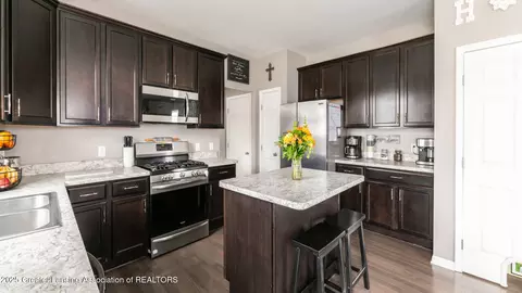 Kitchen - 860 Meadows Dr, Jackson, MI 49203 photo 2 of 2