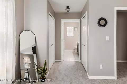 Entry Way - 860 Meadows Dr, Jackson, MI 49203 photo 6 of 9